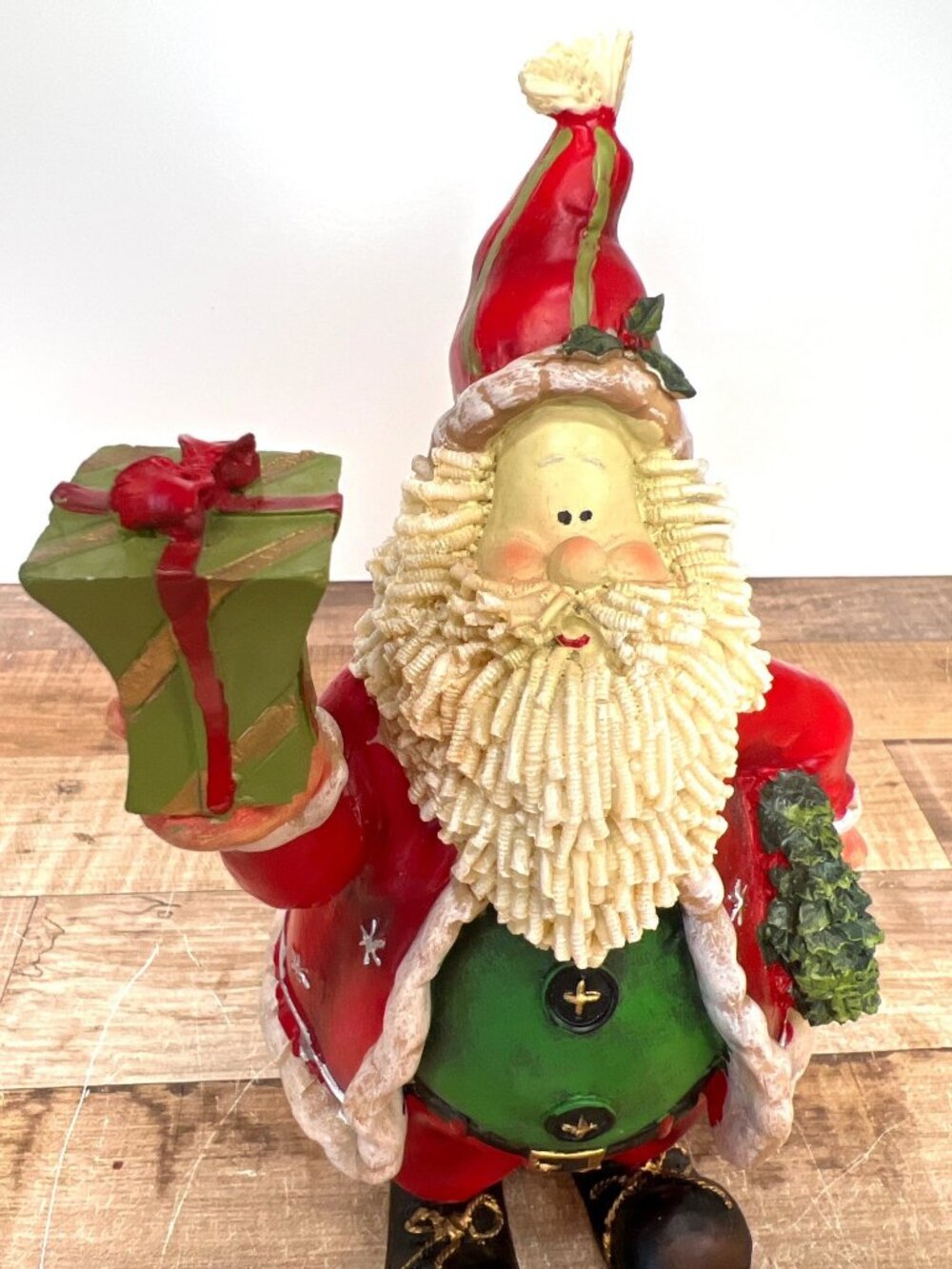 Santa Claus Figurine Holding Gift & Wreath 9.5" Holiday Decoration